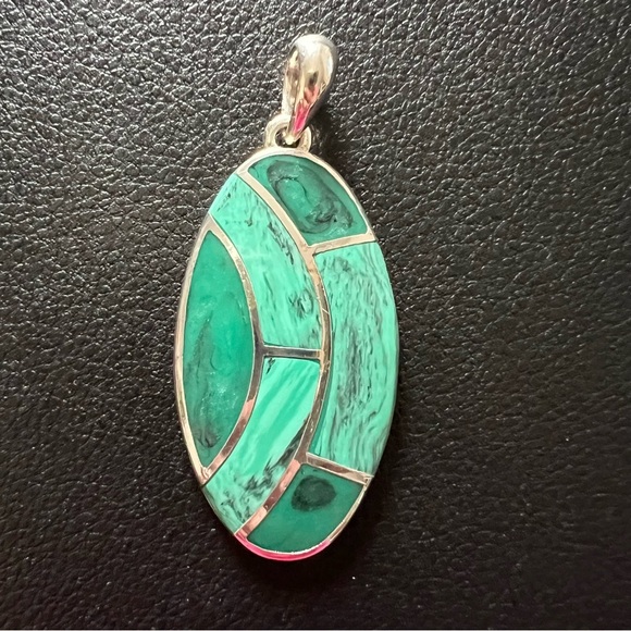 Elegant Silver and Green Pendant - Picture 1 of 4